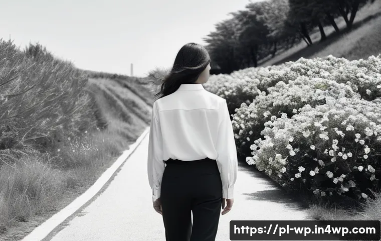 관점 전환 능력 개발을 위한 멘토링 프로그램 - **Prompt:** A young adult, initially depicted in monochrome, looking down at a single, narrow, grey ...